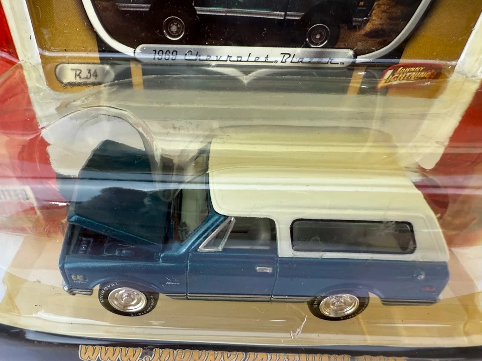 Johnny Lightning Classic Gold R34 "1969 Chevy Blazer" 1:64 Scale. - Image 4 of 4