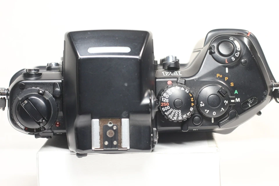 Nikon F4 SLR 35mm Film Camera DP-20 Finder + AF Nikkor 28-70mm F/3.5-4.5 D Lens - image 4 of 4
