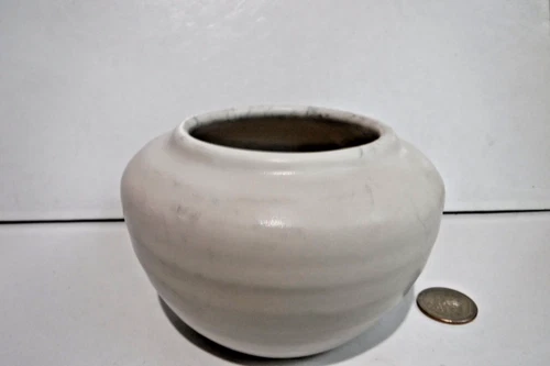 VINTAGE VAN BRIGGLE RARE CABINET VASE SIGNED ORGINAL P.G.-3" TALL X 4 1/2" WIDE