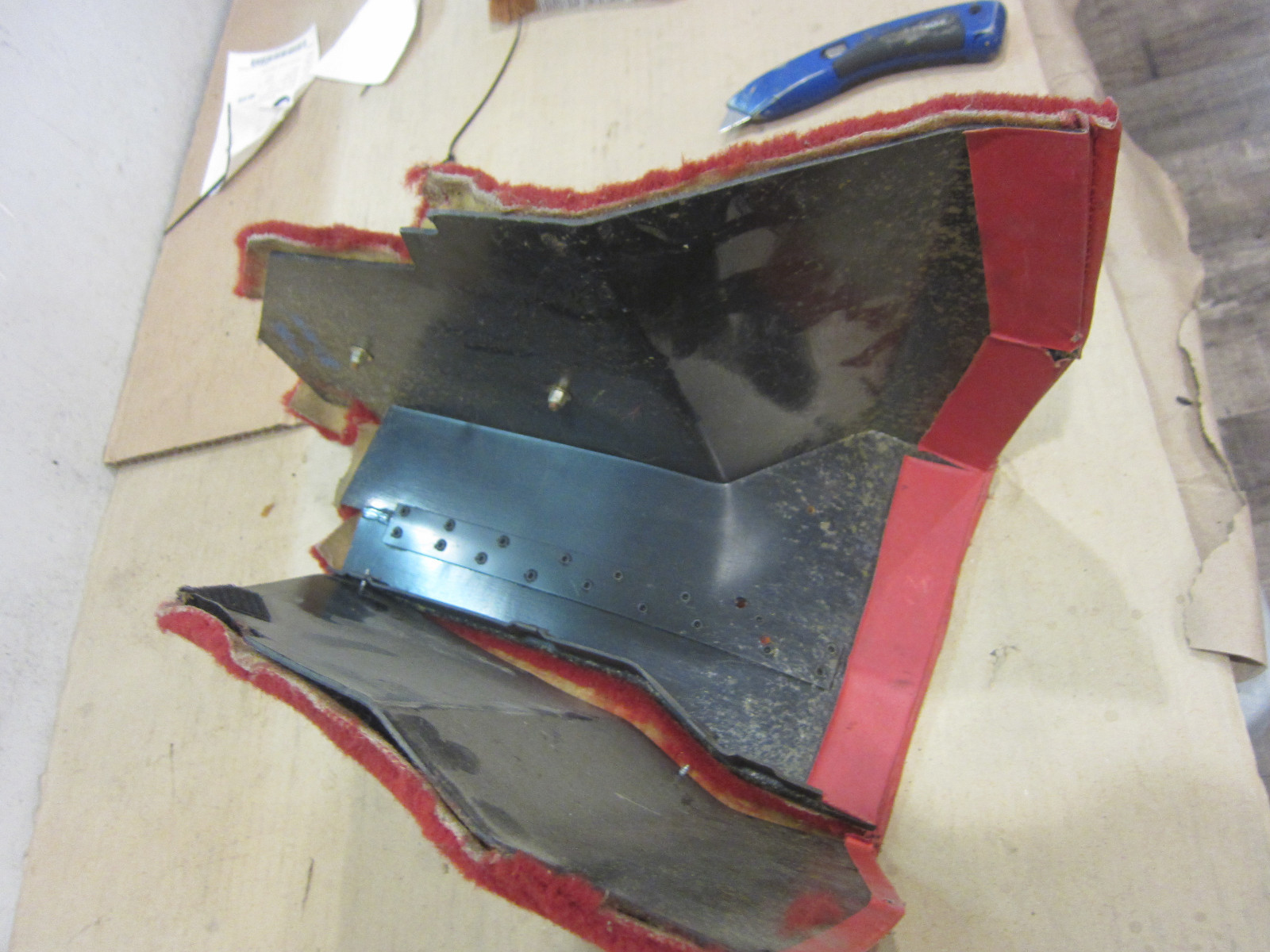 Ferrari Mondial - Front Tunnel Cover / Red - (USED) - P/N  61116200