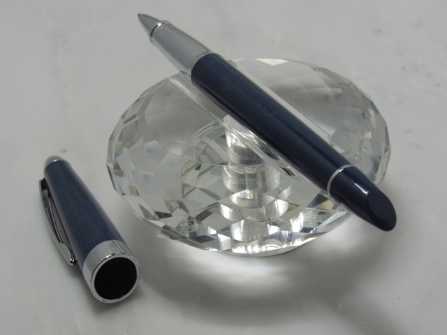 VINTAGE GORGEOUS HIGH QUALITY CROSS DARK BLUE ROLLER BALL PEN VINTAGE GORGEOUS HIGH QUALITY CROSS DARK BLUE ROLLER BALL PEN
