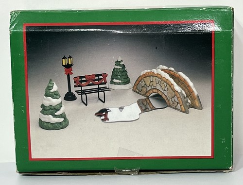 House of Lloyd Christmas Around the World Village Accessories 541150 - Picture 15 of 16