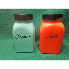 Vintage McKee Art Deco Roman Arch Salt & Pepper Shakers Set Red and Green