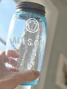 Qt, (Keystone In Circle) Mason Jar