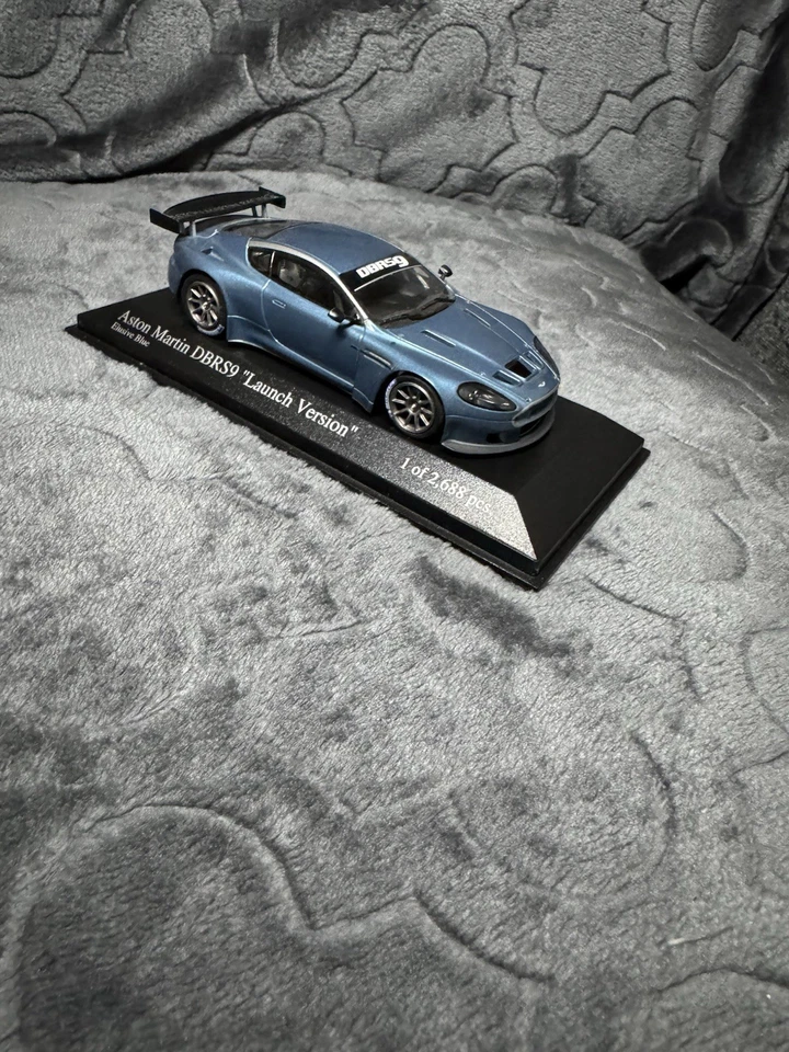 Aston Martin DBRS9 2006 Minichamps escala 1:43 versión de lanzamiento esquivo azul en caja Foto 2 de 4