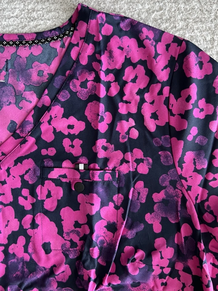 Koi Next Gen Scrub Top Women’s Sz 3X Pink Cheetah Azalea Stretch Nursing Medical - Image 4 of 4