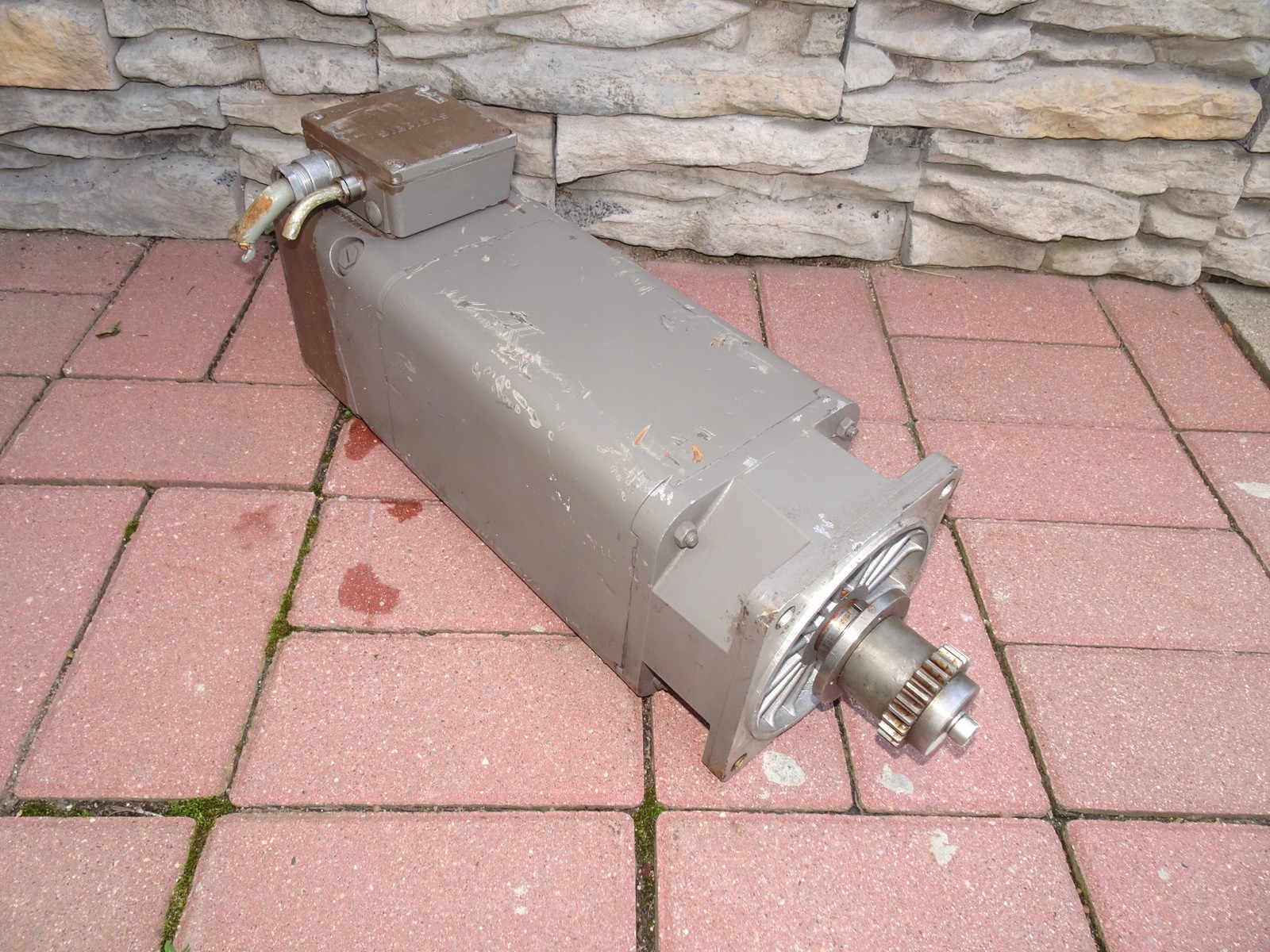 Siemens Motor Servo Motor 1HU3076-0AF01 1pc
