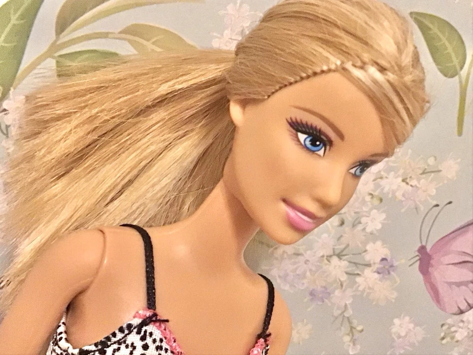 Barbie Dream House Glam Kitchen Set 2009 Muñeca Solo Con Accesorios #N4893 Foto 3 de 4