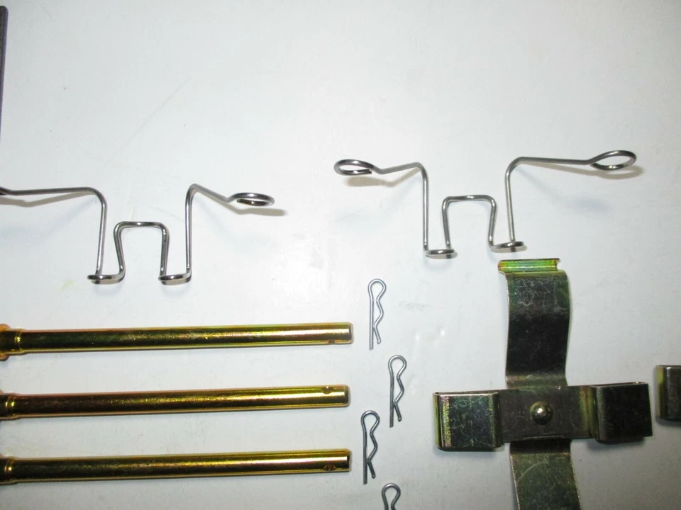 KIT HERRAJES PASTILLAS FRENO DELANTERO PORSCHE 924 924S 944 944S KIT RECAMBIO NUEVO Foto 3 de 4