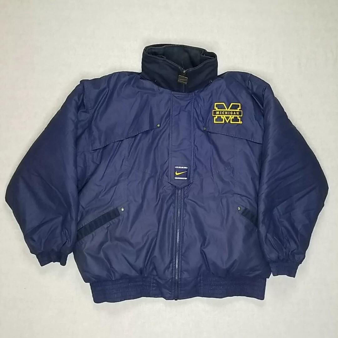 SACAI X NIKE Giacca vintage Nike Team Sports Michigan uomo taglia XL blu navy leggermente imbottita con cappuccio