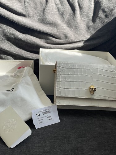 Alexander McQueen Skull Embossed Crossbody Bag White - Picture 4 of 10