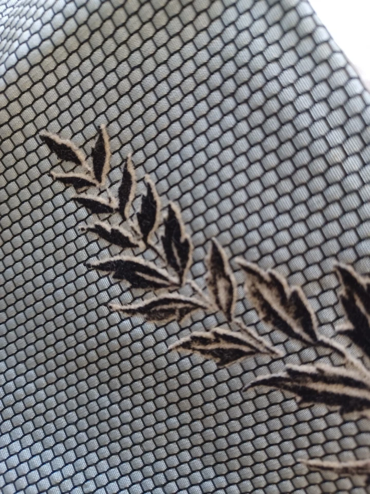 Vintage 1950s 60s Taffeta Flocked Grey Botanical Floral Fabric 3m by 90cm wide - image 4 of 4