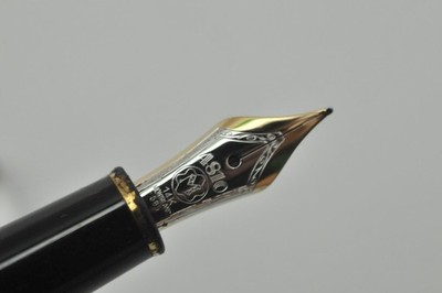 Vintage Montblanc Meisterstück 144 Fountain Pen 14K Fine Nib Black