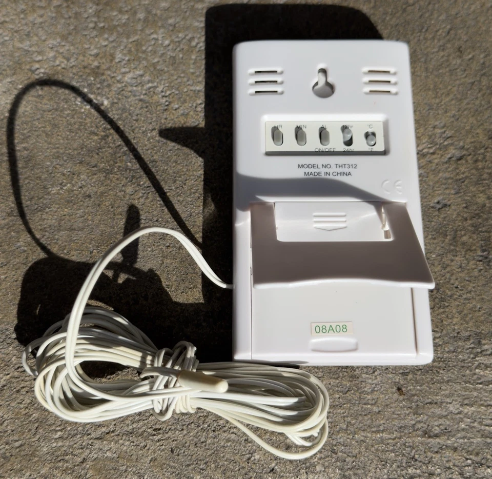 Reloj despertador digital con termómetro con cable Oregon Scientific THT312 Foto 4 de 4