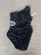 NWT $150 Badgley Mischka Black Side Emblemish One Shoulder Swimsuit Size: 8