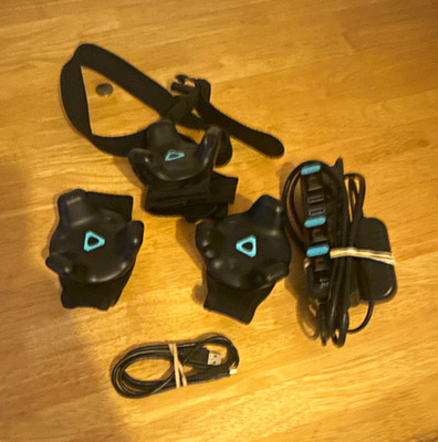 HTC VIVE Tracker Set (3) w/ Straps USB Hub & Cables Black for HTC VIVE
