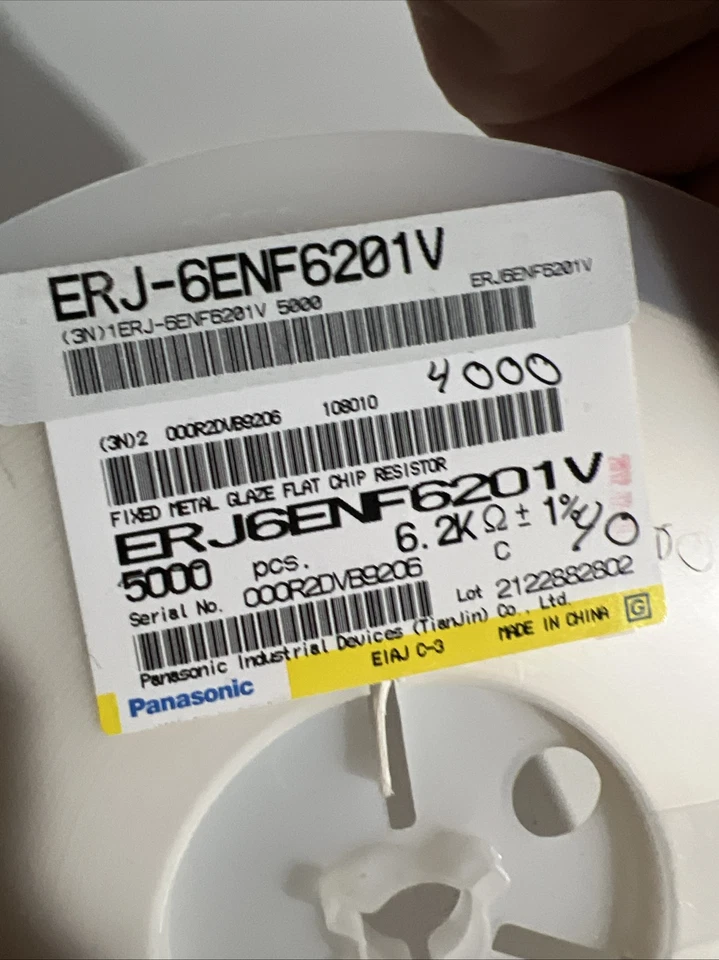 Aprox 3500pcs ERJ-6ENF6201V 6.2 kOhms ±1% 0.125W, 1/8W Chip Resistor 0805 Digi - Image 3 of 4