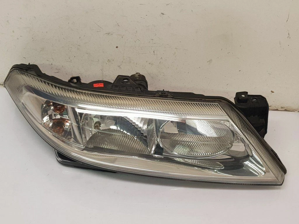 PHARE G PEUGEOT 106 PH2 BERLINE 6204 P4