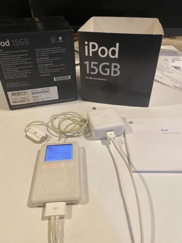 iPod 15 Go M9460ll/a design classique avec boîte adaptateur de charge/casque. Fonctionne - Photo 1/3