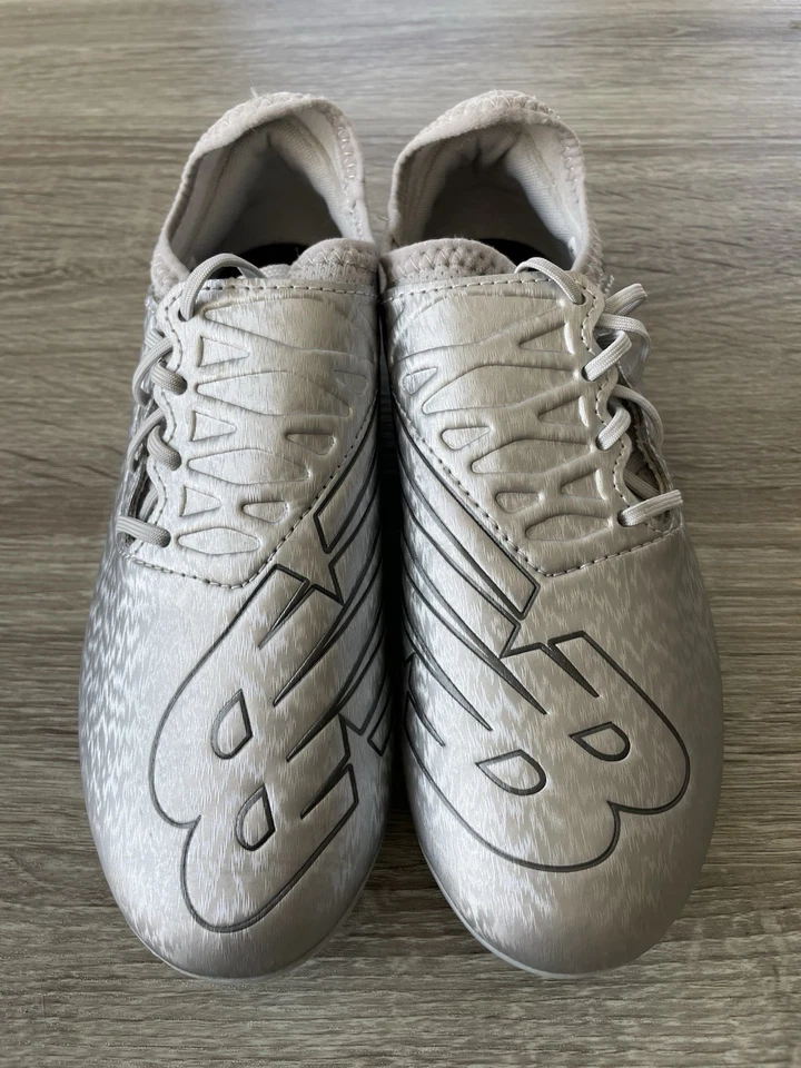 🔥 Botines de fútbol New Balance Furon v7 despacho gris/plateado terreno firme niños talla 3 Foto 2 de 4