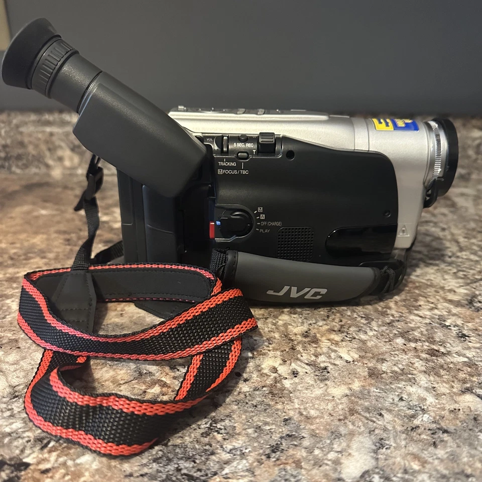 Videocámara compacta JVC GR-SXM260U VHS-C súper VHS PROBADA Foto 3 de 4