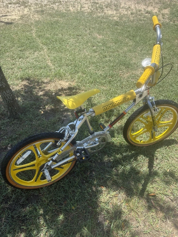 Mongoose Stranger Things 3 Freestyle 20" Kids' Bike- Silver/Yellow - Image 3 of 3