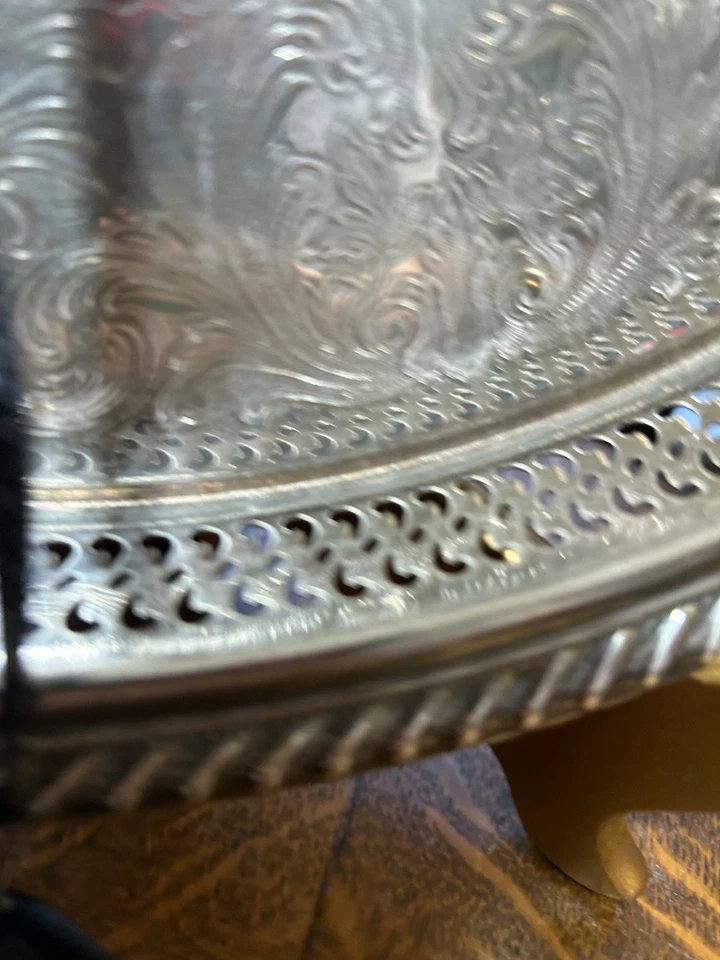 老式 William Rogers 镀银画廊托盘带网状侧边 — 第 4/4 张图片