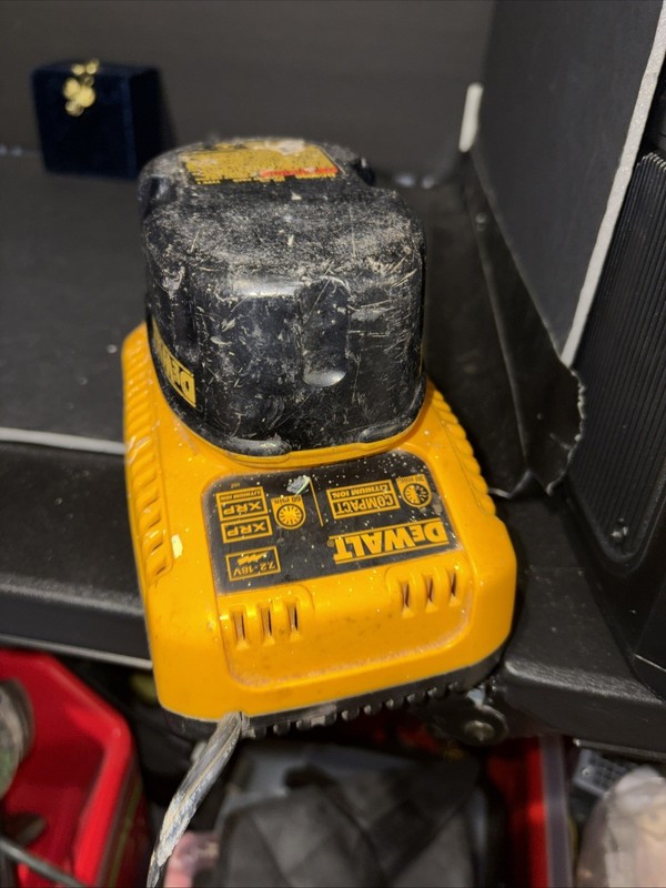 USED DEWALT DC9310 18V COMPACT LI-ION BATTERY CHARGER  and battery 