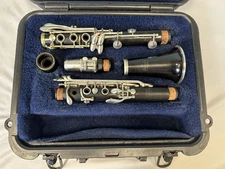 VINTAGE NOBLET 27 PARIS WOOD CLARINET + NOBLET MOUTHPIECE/LIG/CAP + CASE