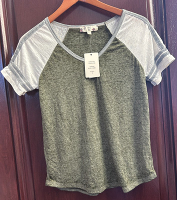 Hippie Rose Juniors' V-Neck Football T-Shirt Olive Green V-Neck Tee Size Small