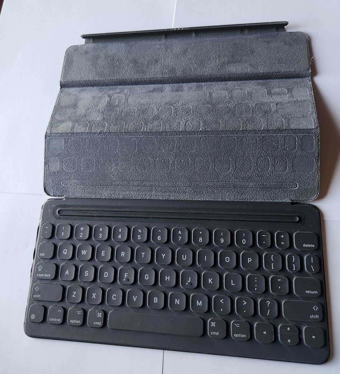 USED Apple Smart Keyboard for iPad Pro 3rd Gen iPad Air 7,8