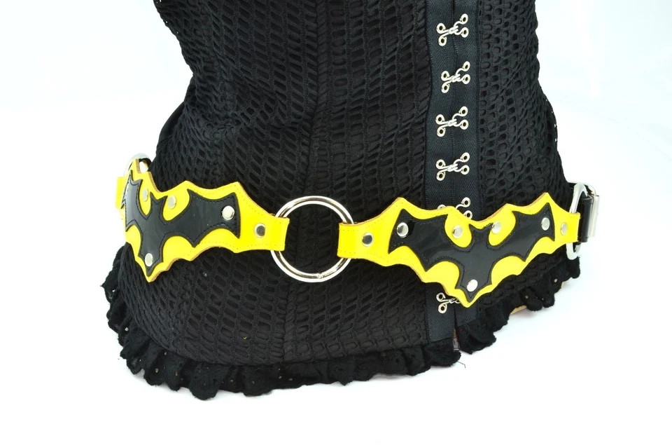 CINTURÓN MURCIÉLAGO AMARILLO ANILLO MURCIÉLAGO ESLABÓN GÓTICO PUNK RAVE CINTURÓN HECHO A MANO EN EE. UU. Foto 3 de 4