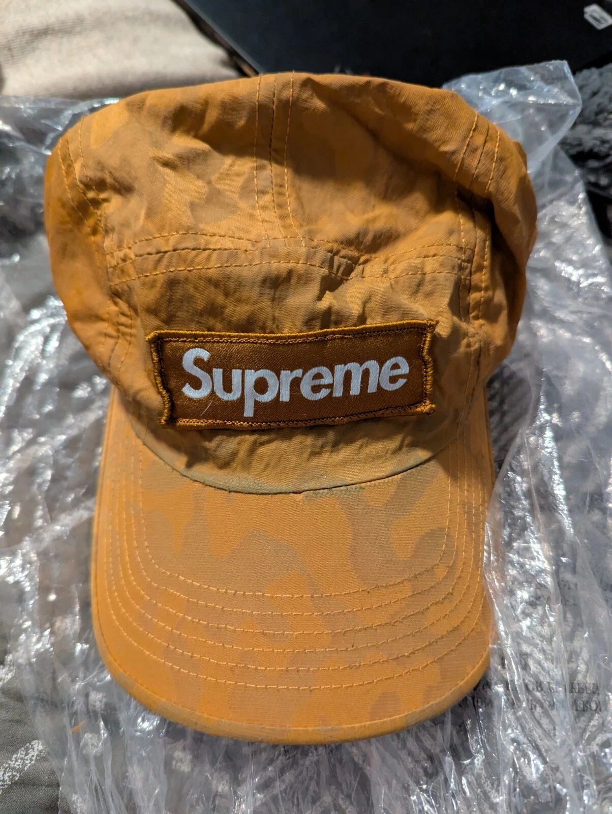 chapeau de camp nylon camouflage surteint suprême fw 23 orange