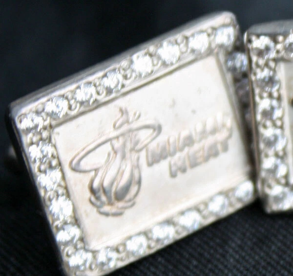 Gemelos vintage de diamantes de imitación Miami Heat plata 950 Foto 2 de 4