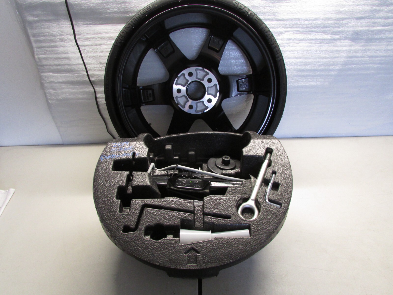 2014-2019 MASERATI QUATTROPORTE SPARE TIRE WHEEL 18'' W/ TOOL KIT OEM