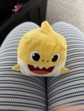 Pinkfong Baby Shark Yellow Baby Shark Cube Plush Kids Toy Sings Makes Noise