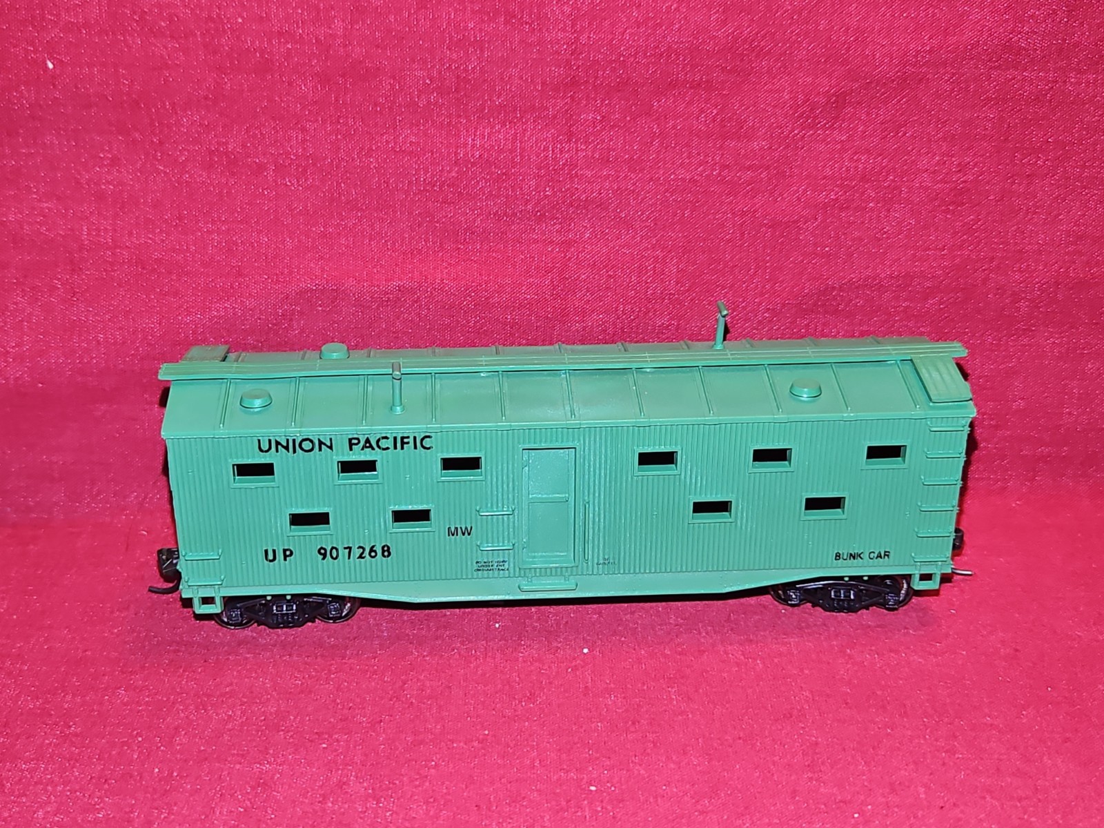 Athearn HO Union Pacific UP Maintenance Of Way Bunk Car # 907268
