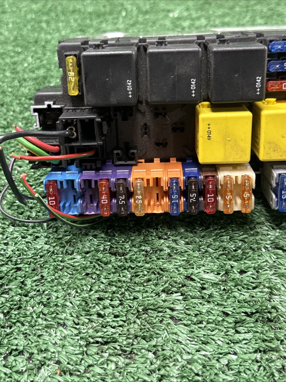 2003 - 2012 Mercedes R230 SL500 SL55 AMG Front Left SAM Fuse Box Module OEM