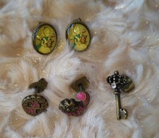 Disney Alice In Wonderland earring set