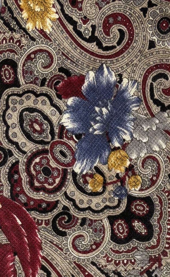 Classic Geoffrey Beene Neck Tie Paisley Floral Gray Background USA Made All Silk - Image 3 of 4