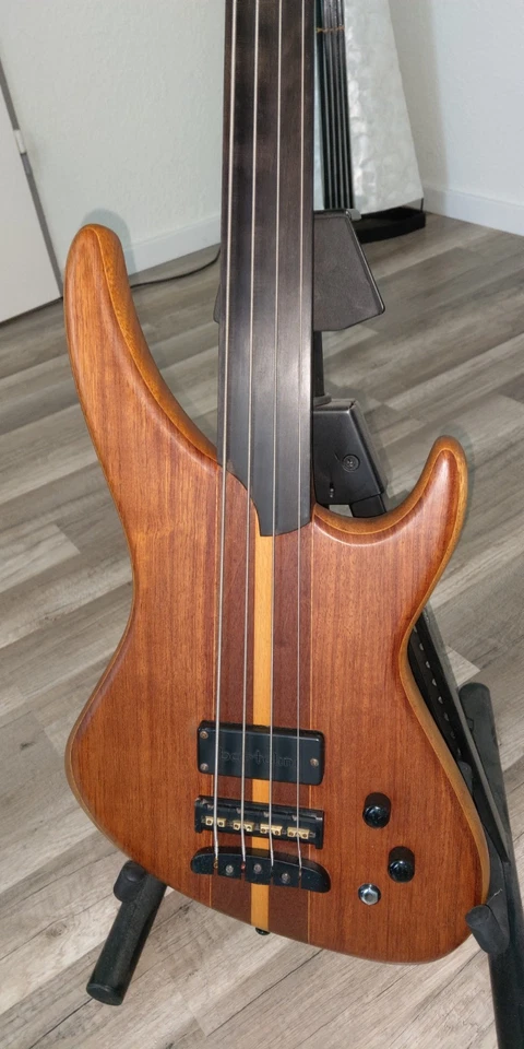 Passiver Fretless Edelbass von Six & Four Custom Made sehr guter Zustand Rarität - Bild 2 von 4