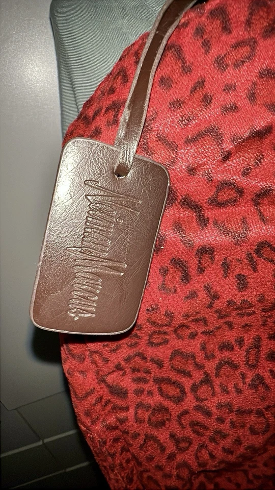 BOLSO DE MANO NEIMAN MARCUS ROJO OSCURO X LEOPARDO GUEPARDO ANIMAL PRINT IMITACIÓN GAMUZA $48 Foto 4 de 4