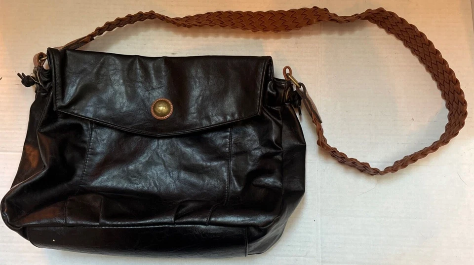 BOLSO DE CUERO NEGRO CAPEZIO VINTAGE CON CORDONES LATERALES-CORREA TEJIDA PARA EL HOMBRO Foto 3 de 4