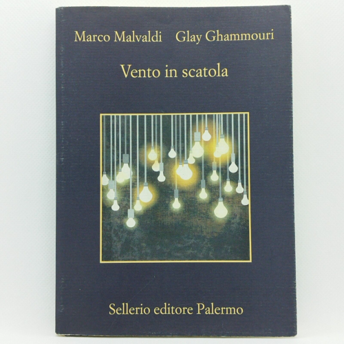 Marco Malvaldi, Glay Ghammouri VENTO IN SCATOLA *  1^ed. Sellerio 2019 cop.morb. - Foto 1 di 6