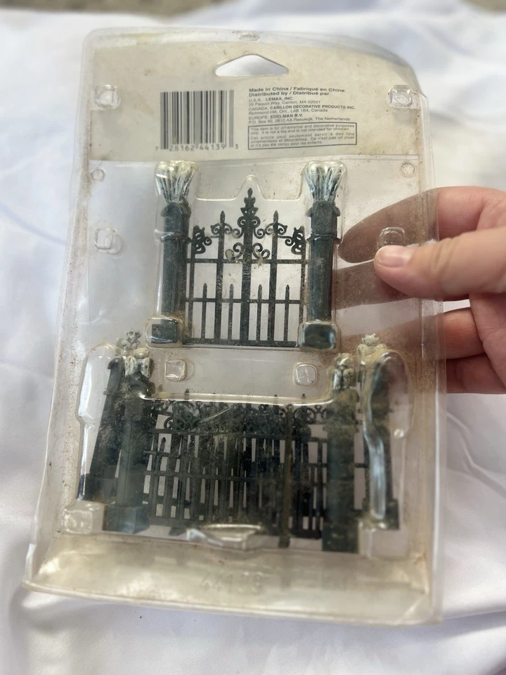 Spooky Town Lemax Gargoyle Fence Set of 5 Halloween Decor Accessory - Image 2 of 3