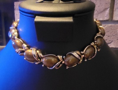 Vintage Crown Trifari Caravan Kashmir Bombay Brown Thermoset Cabochon Choker 