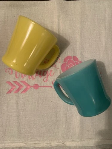 2/ Vtg FIRE KING ANCHOR HOCKING YELLOW TURQUOISE D HANDLE MUGS GREAT CONDITION!