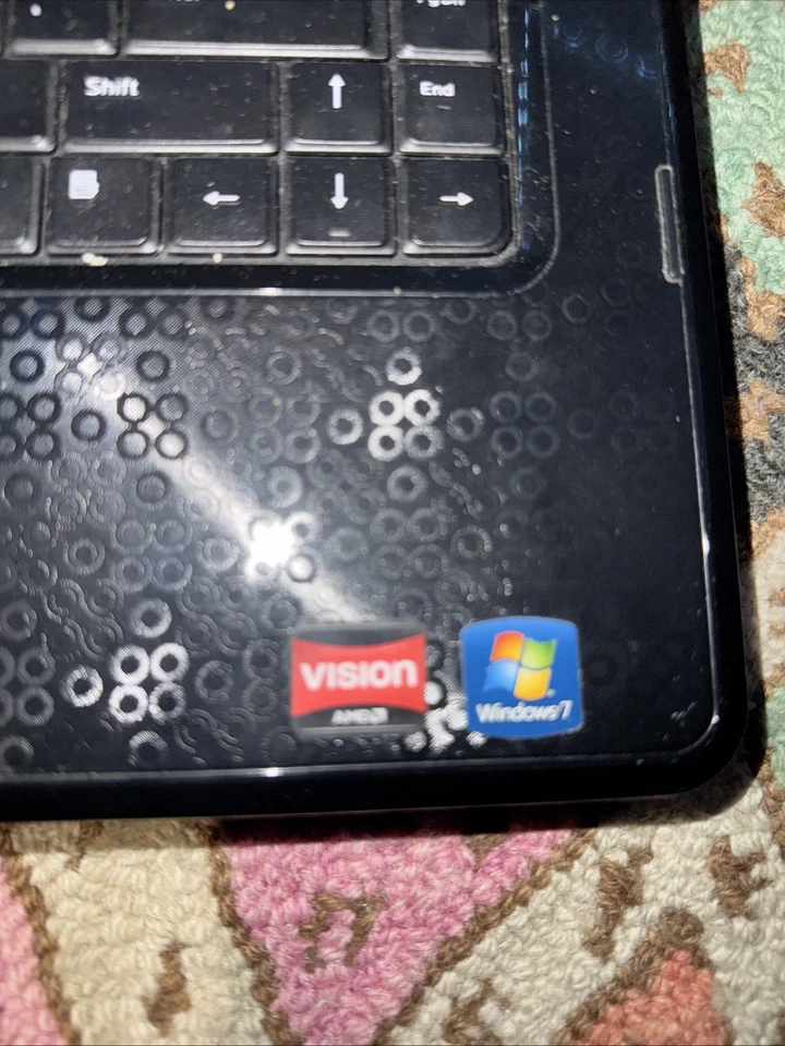 DELL INSPIRON M5030 con cable de alimentación. Windows 7 Vision AMD Bt54 Foto 3 de 3