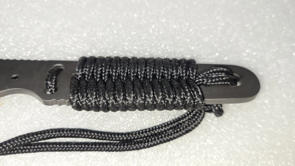 CRKT M.D.P. Stiff K.I.S.S. Cuchillo de cuello táctico EDC mango envuelto con cordón, funda   Foto 4 de 4