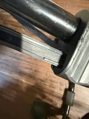 Thule Gateway Pro 2 Bike Rack Trunk Mount Black 900600 a few issues, see photos - Picture 9 of 11